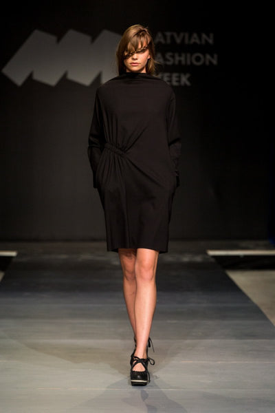Black Wool diagonal gathering dress  