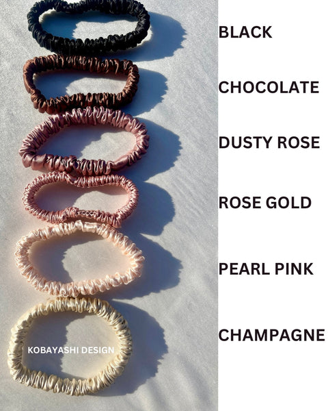 alt=" zīda matu gumijas dāvana sievietei ziemasssvētkos silk scrunchies xs" 